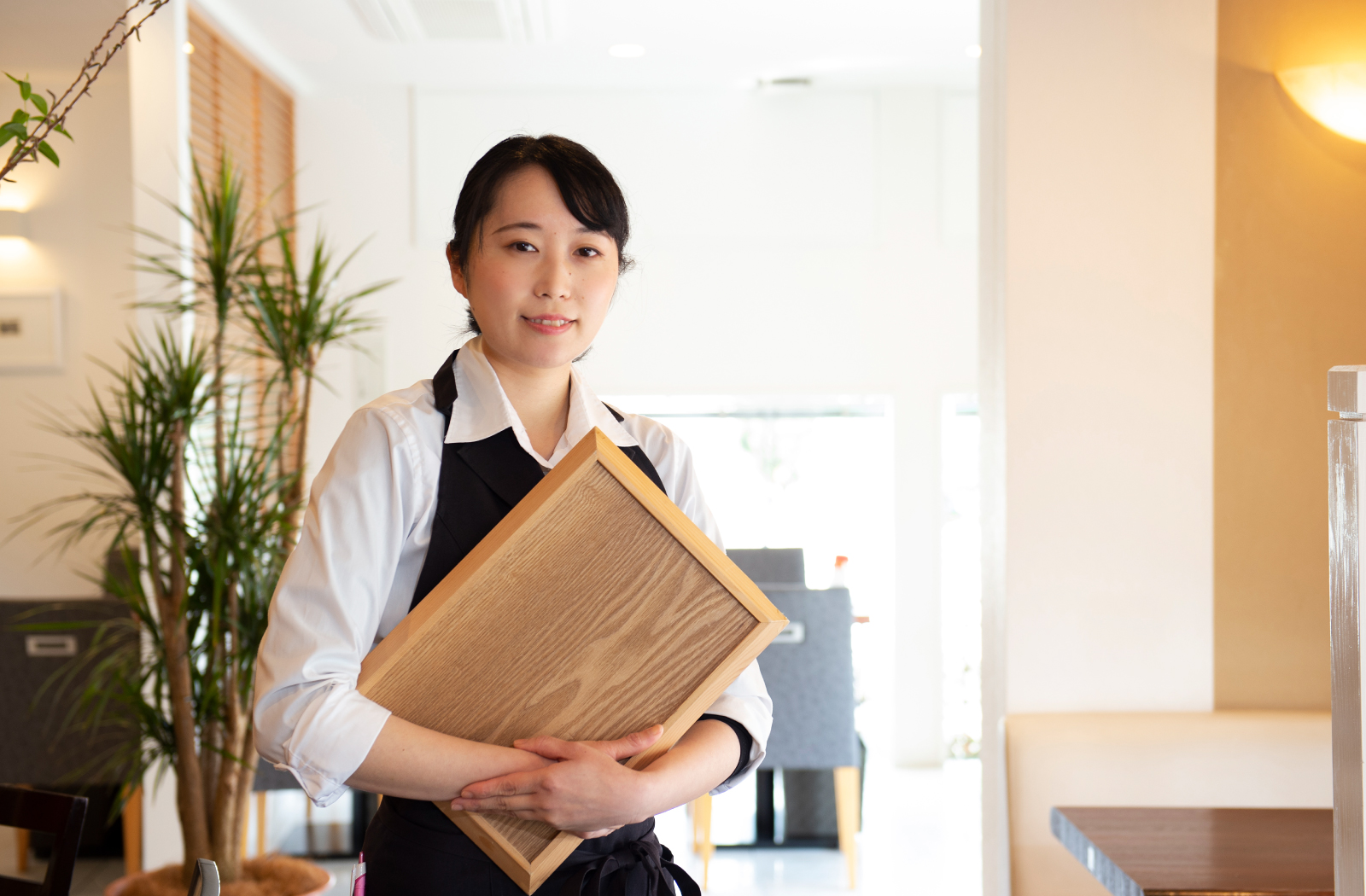 未経験OK！八女茶の魅力を届ける和カフェの【調理・ホールスタッフ】