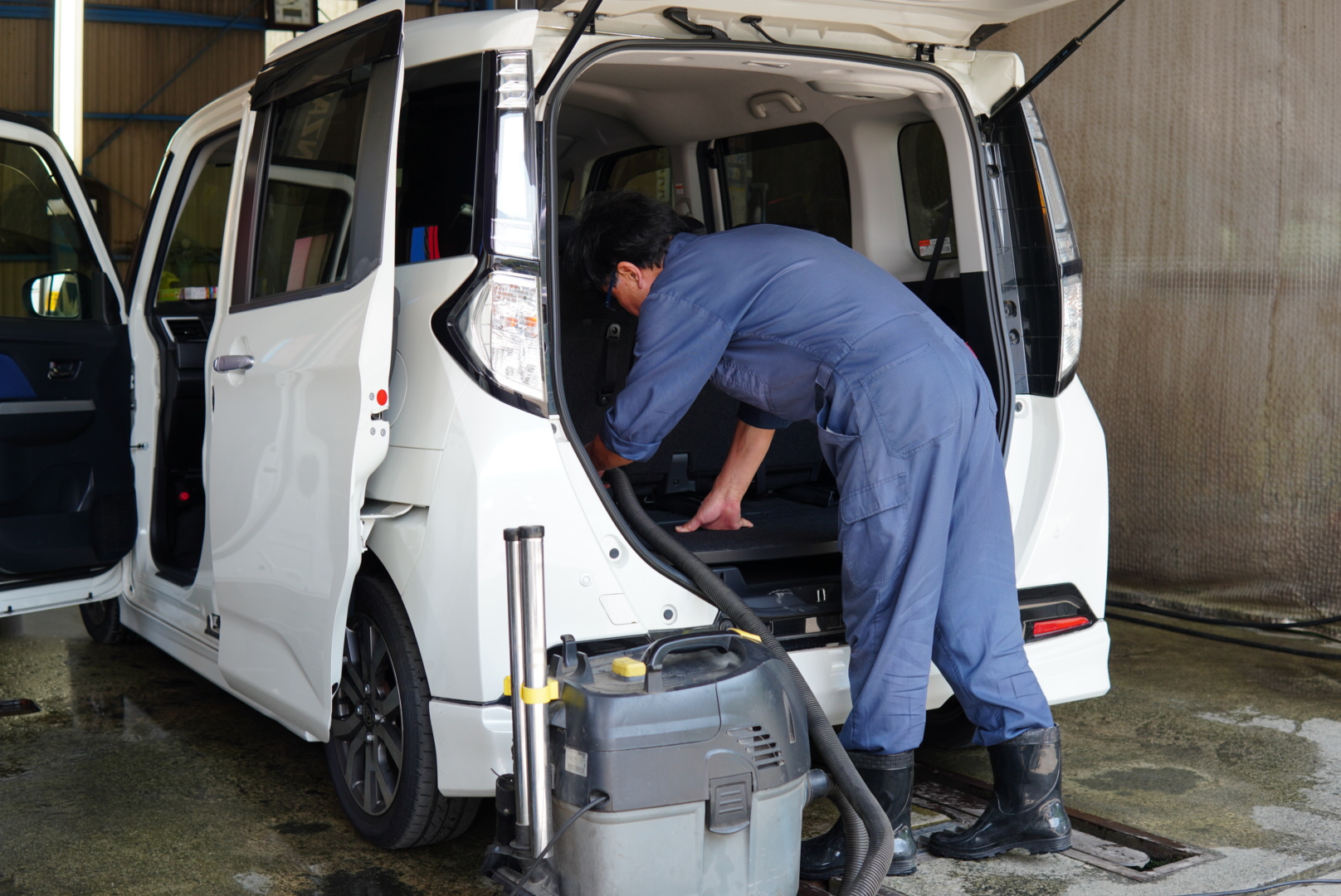 【仁田原モータース　アルバイト/パート】屋根付き洗車場で洗車・清掃