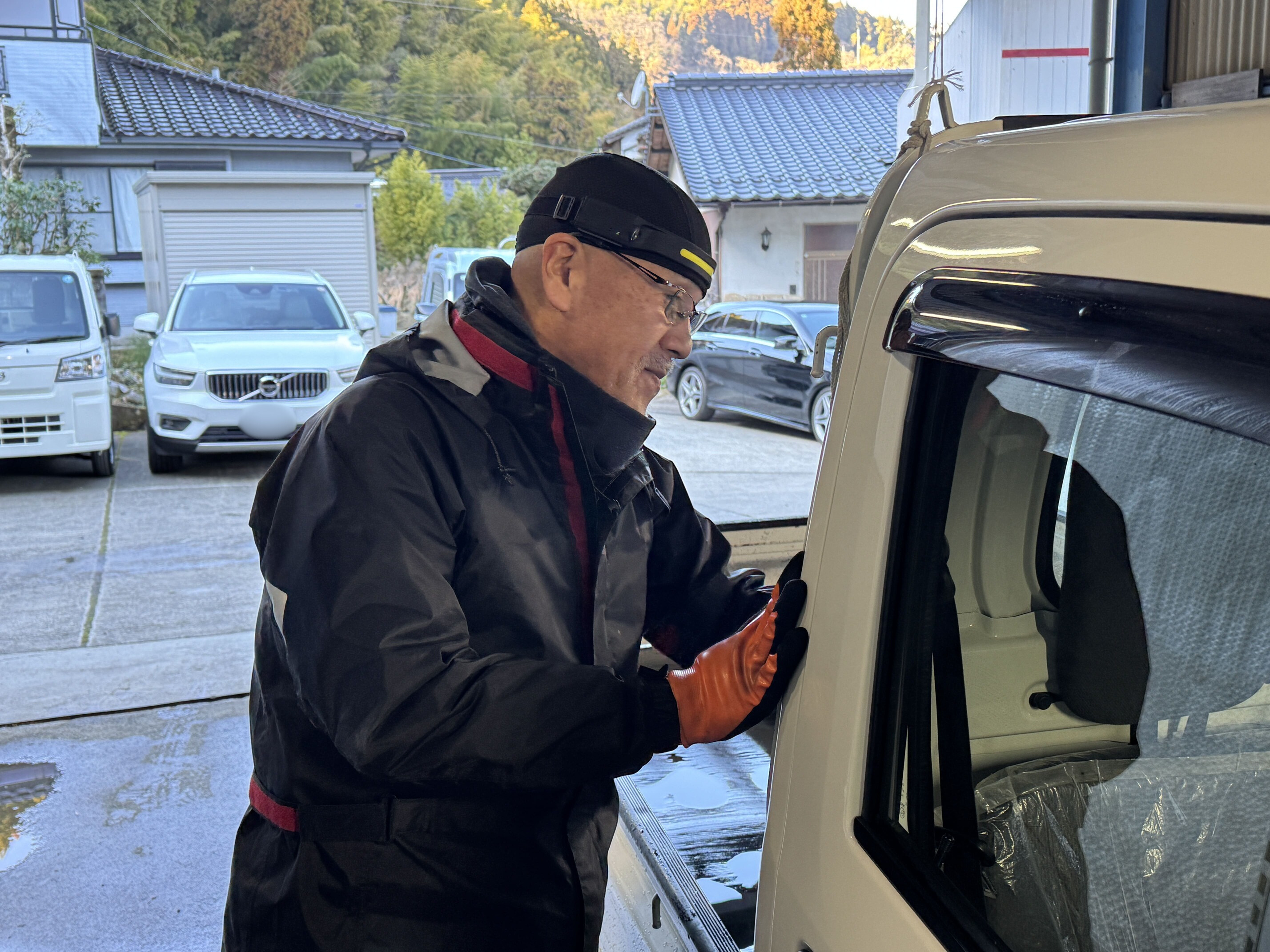 【仁田原モータース　正社員】屋根付き洗車場で洗車・清掃