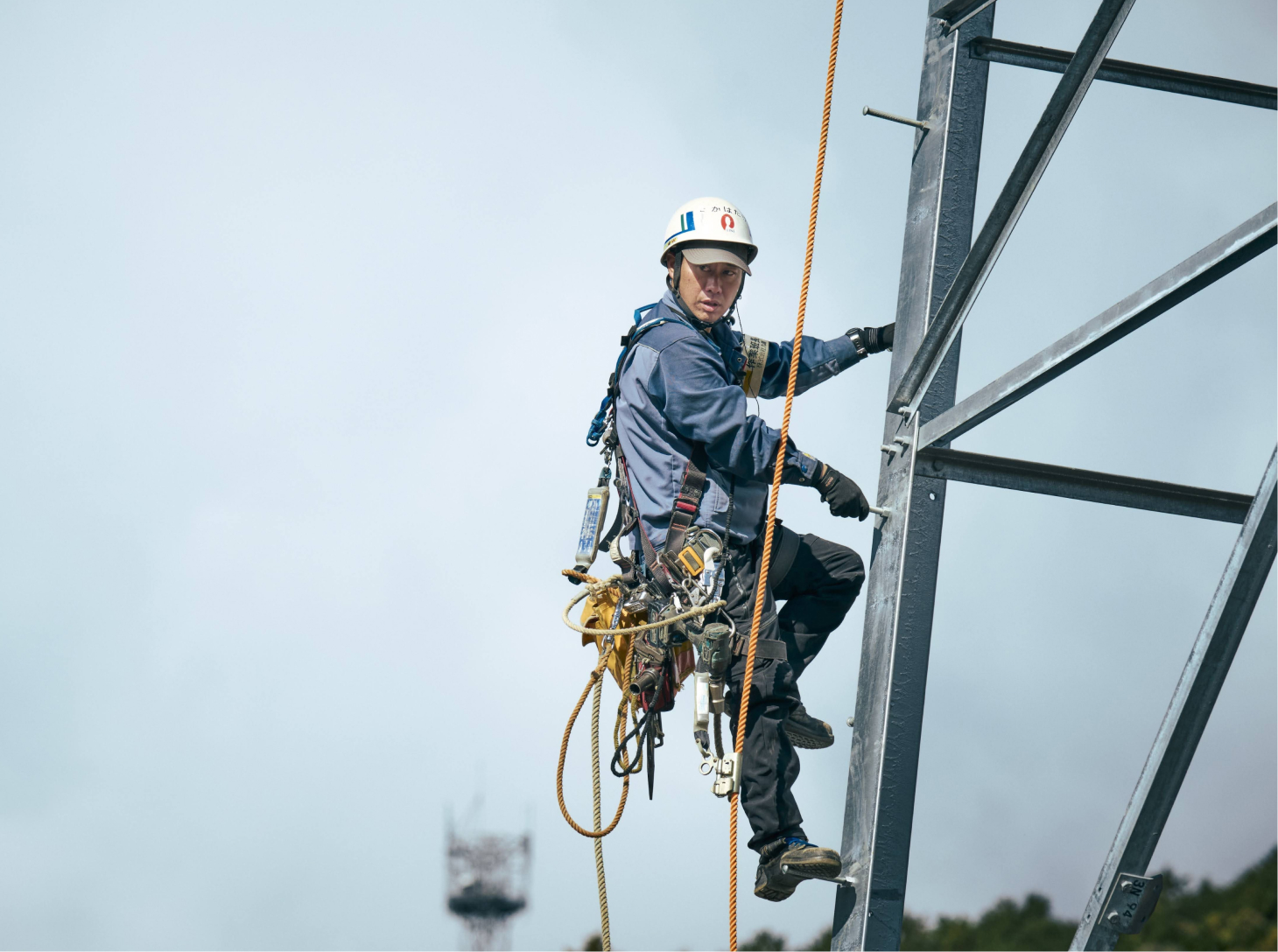 【ラインマン(送電線技術員)】正社員/未経験歓迎/3〜4連休あり/寮あり