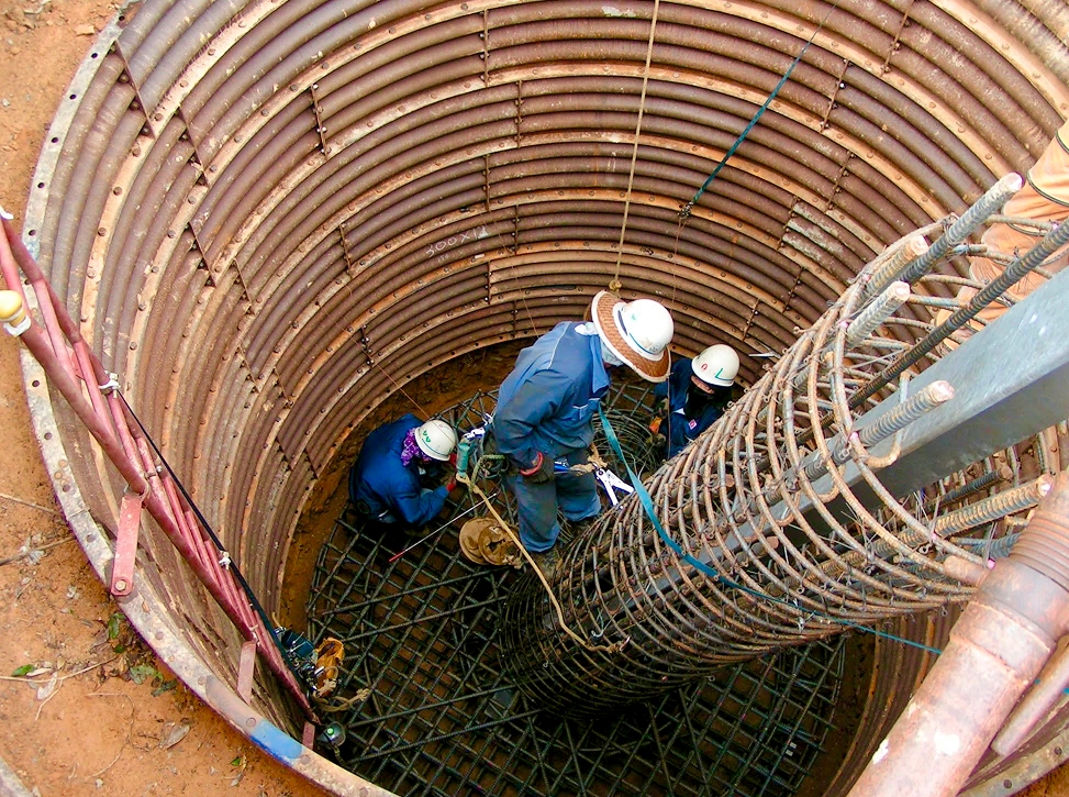 【送電線鉄塔の基礎工事】正社員/未経験歓迎/3〜4連休あり/寮あり