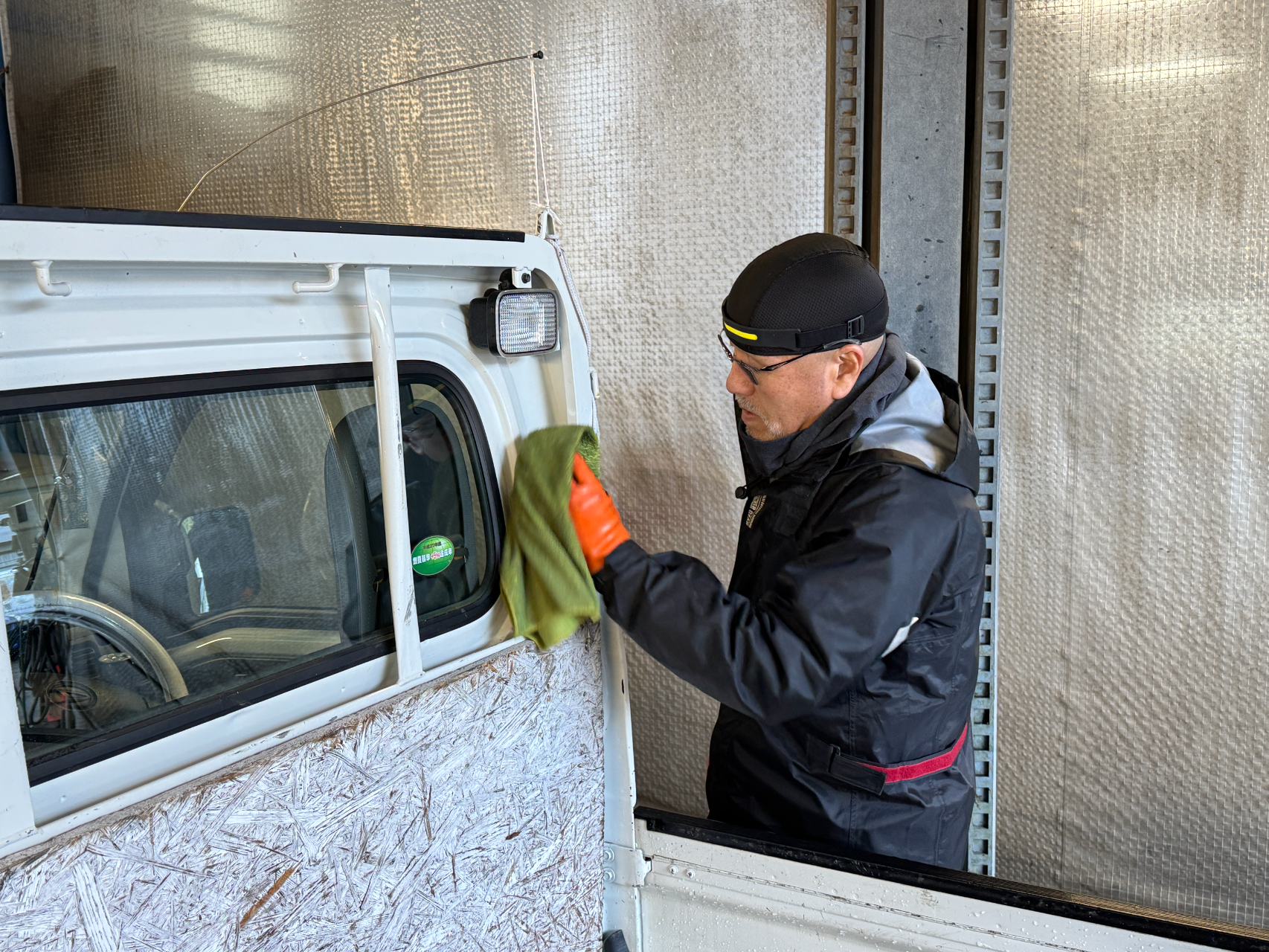 イメージ： 車内清掃