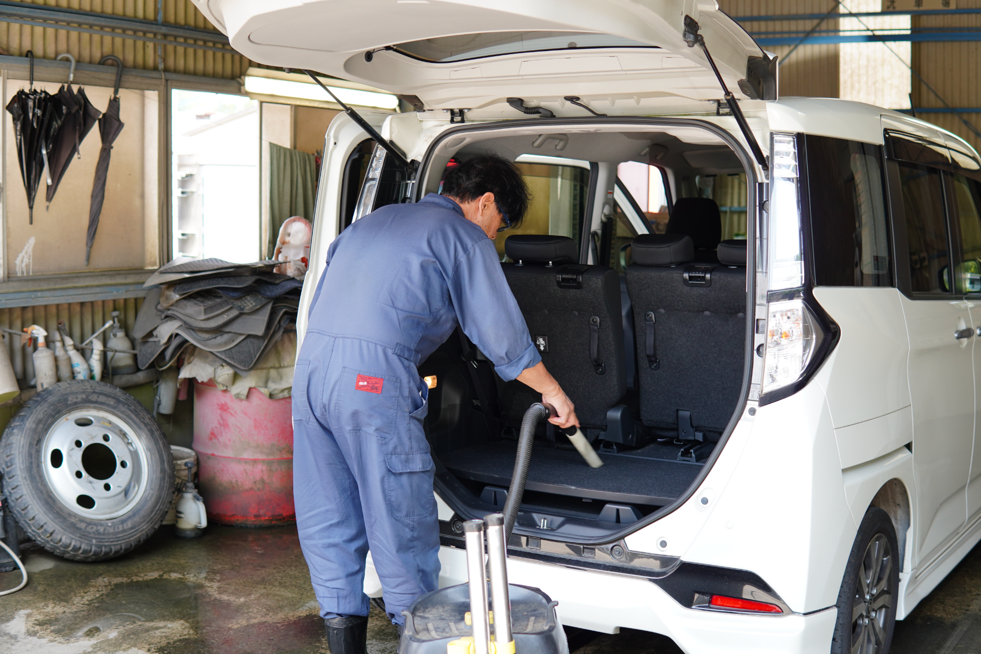 イメージ： 車内清掃