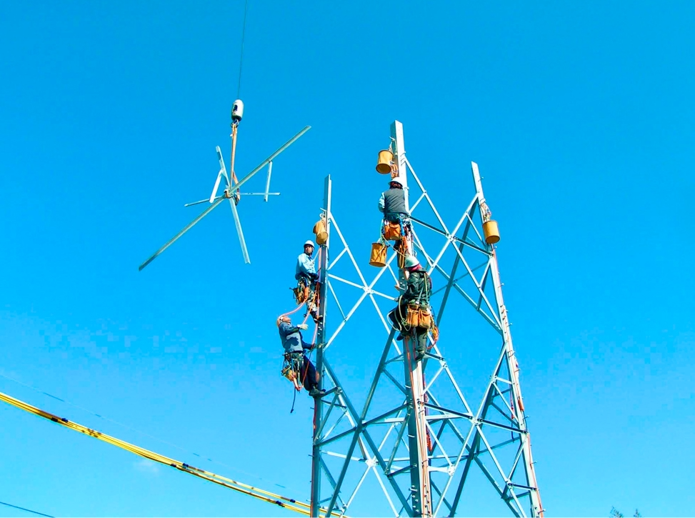 イメージ: 鉄塔組立工事